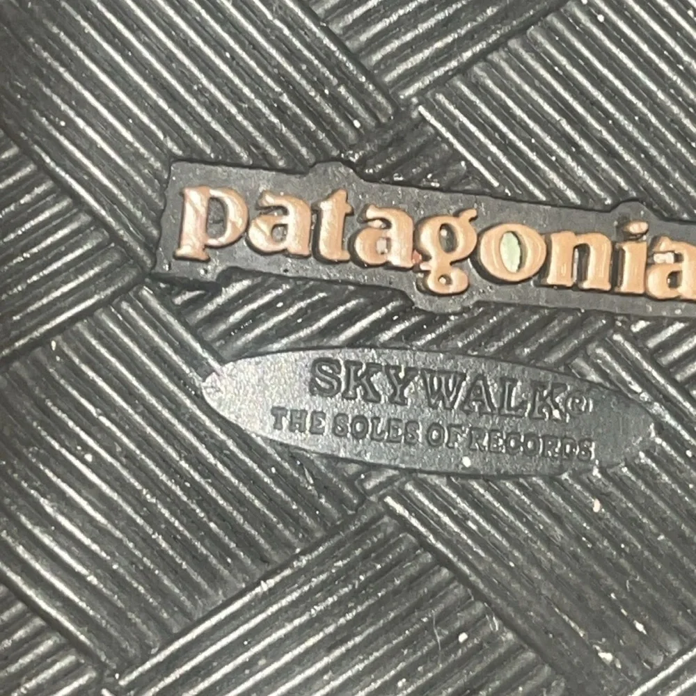 Patagonia women’s Gingko TeakWood tan quilted insulated boots Size 8